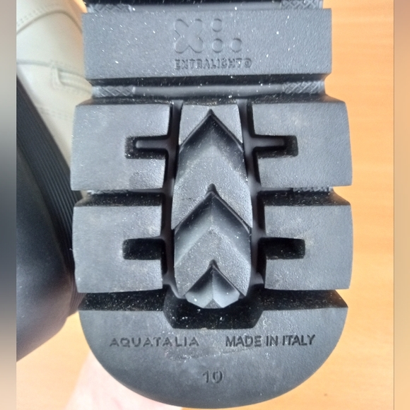 NWT Aquatalia 'Scilla' Weatherproof Genuine Leather Short Studded Chelsea Boots - Picture 11 of 13